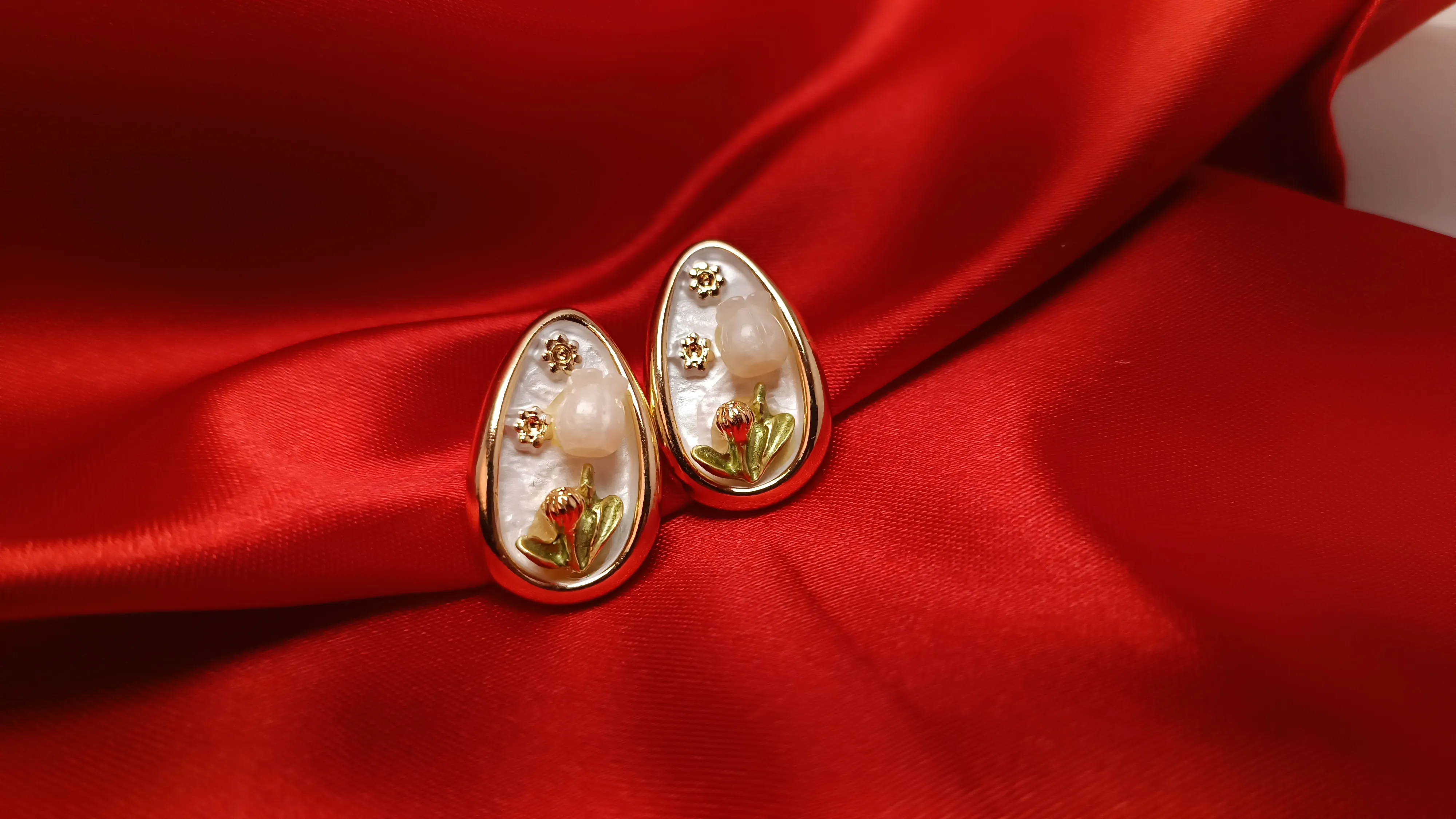 Gold Plated Ivory Tulip Earrings – Vintage-Inspired Hand-Painted Floral Cameo Studs